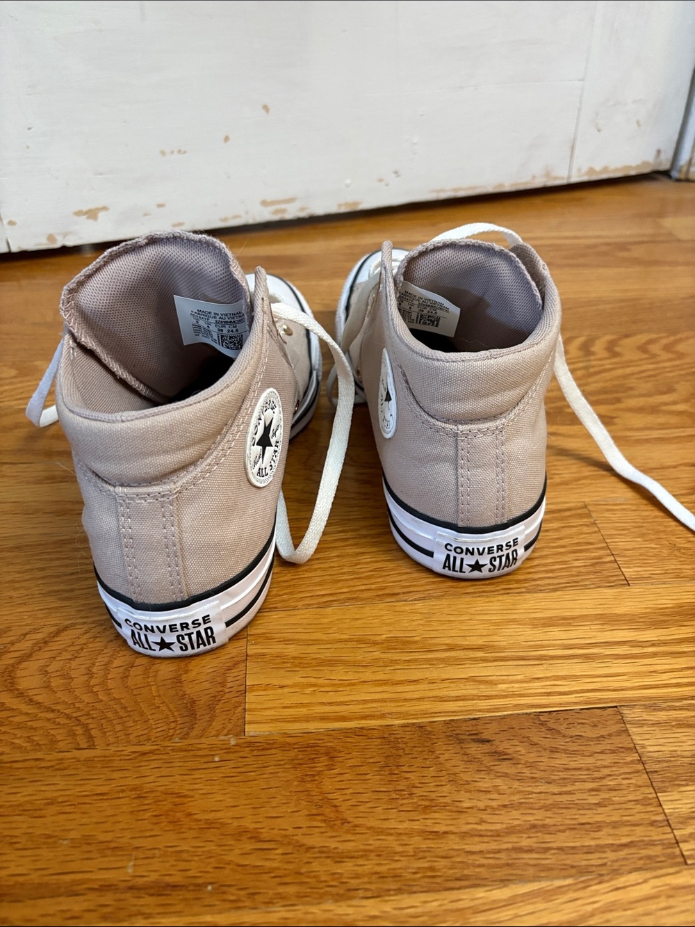 Pink converse - Picture 3 of 7